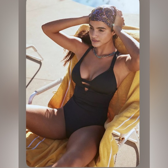 NWT‎ Seafolly Anthropologie Active V-Neck One-Piece Black Swimsuit Size US 4 - Picture 1 of 5